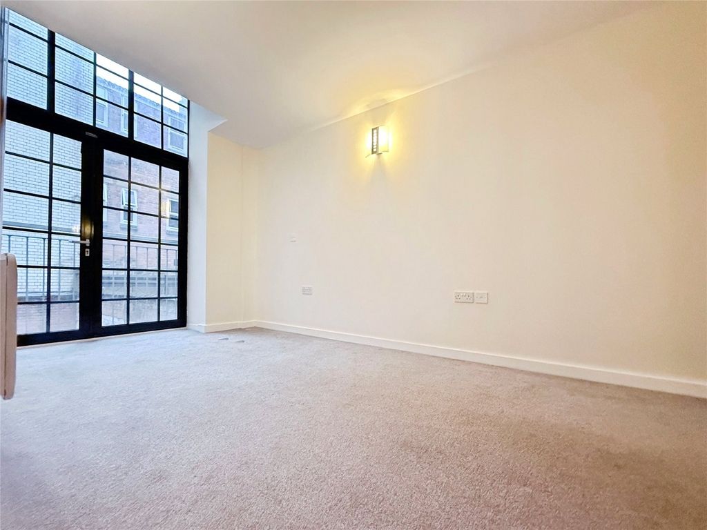 Property photo 2 of 9 Picture No. 16