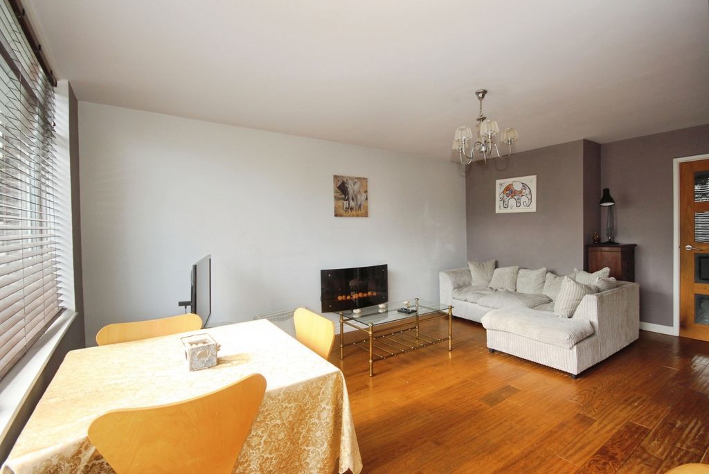 Property photo 3 of 12 Pbox-Img.Jpg
