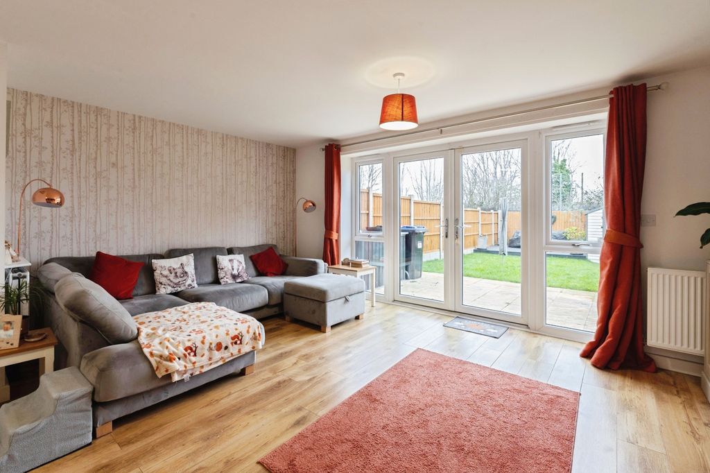 Property photo 3 of 17 Living Room