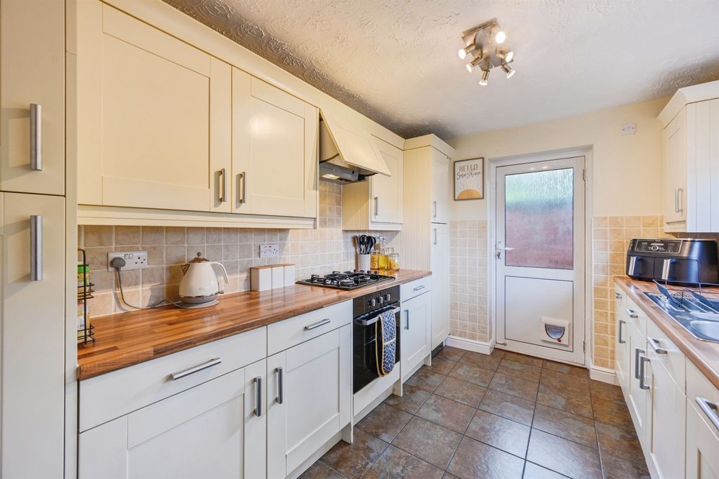 Property photo 3 of 17