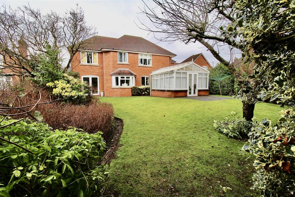 Property photo 1 of 30 Communal Rear Garden