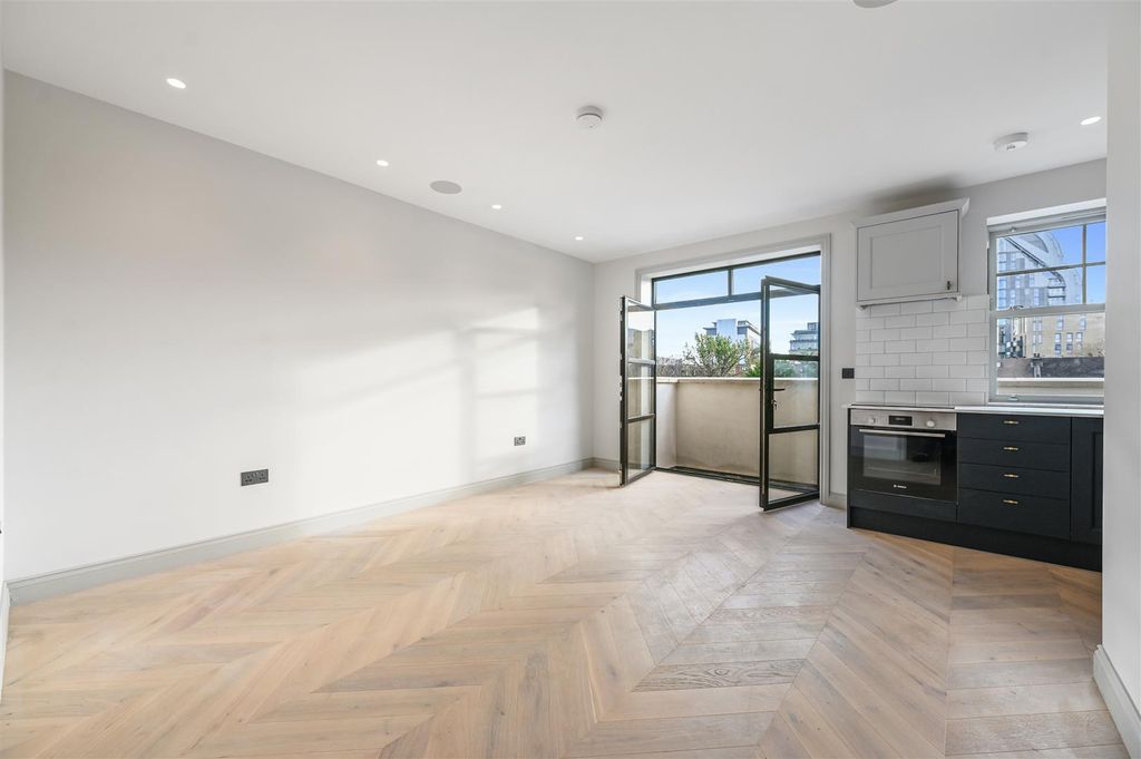 Property photo 2 of 10 Ar - Flat 6, 63 Gordon Road - 15 (1).Jpg