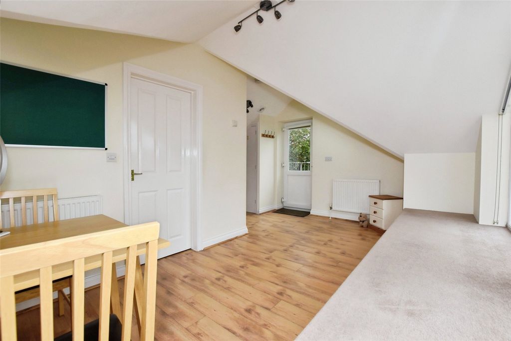 Property photo 2 of 8 Picture No. 19