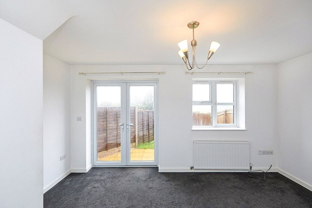 Property photo 3 of 8 Lounge