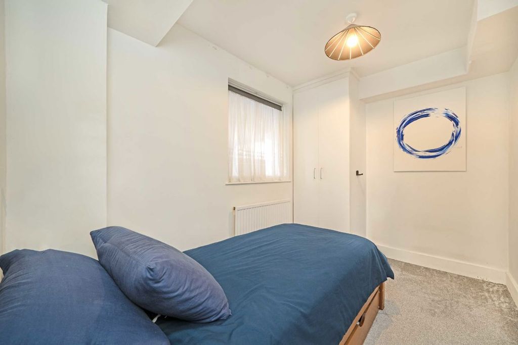 Property photo 3 of 5