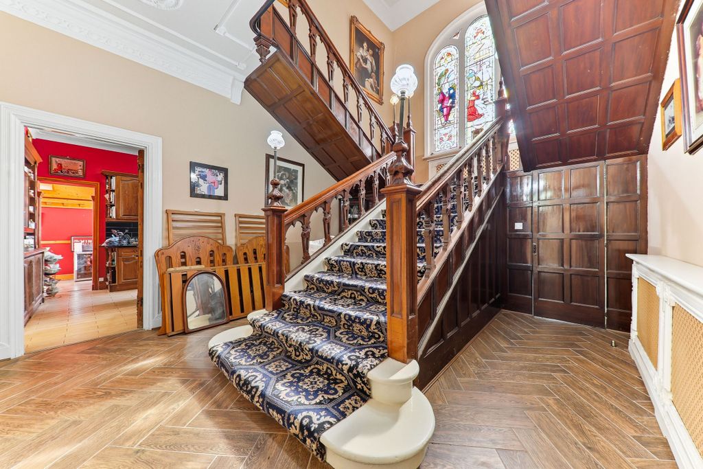 Property photo 3 of 53