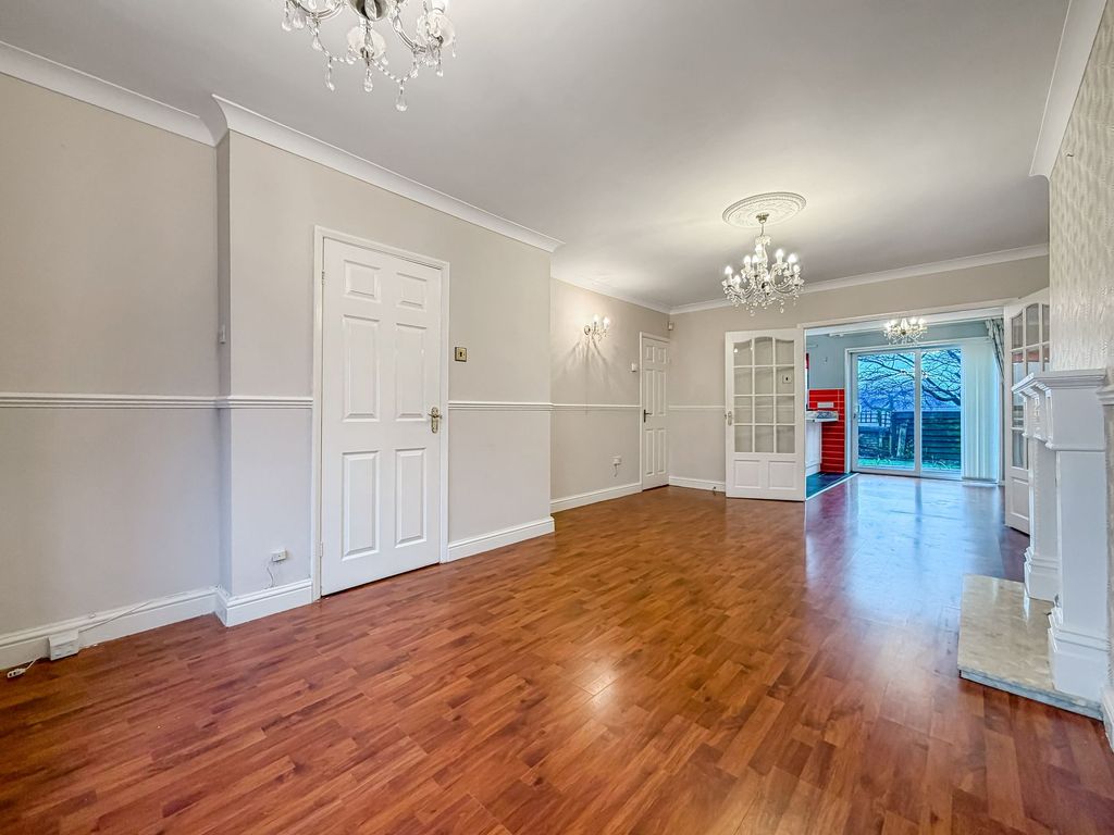 Property photo 2 of 27