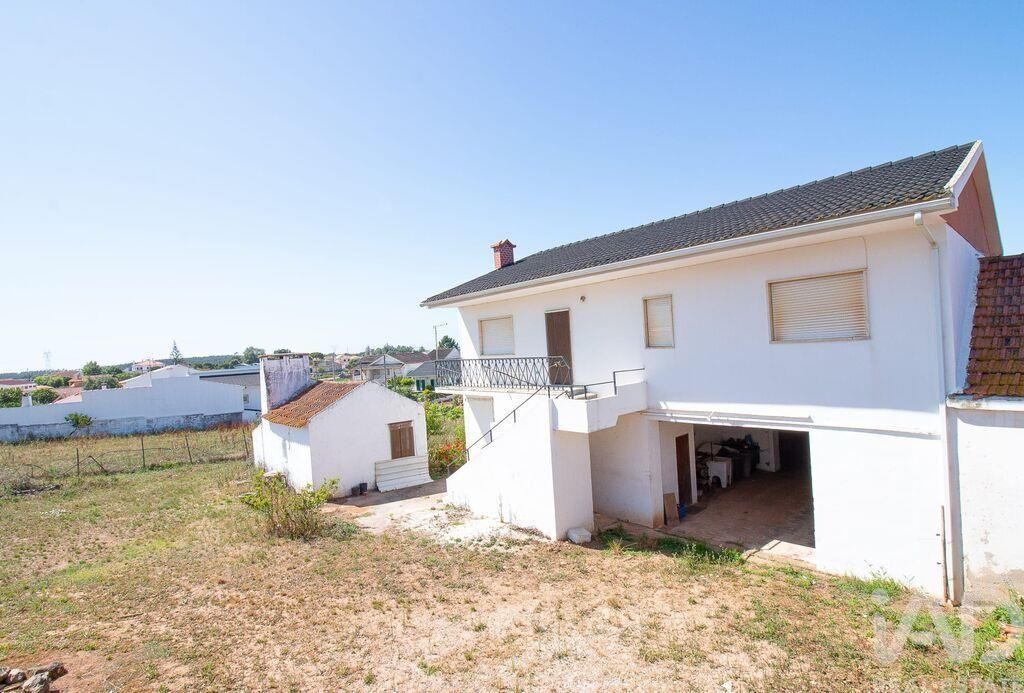 Property photo 3 of 28