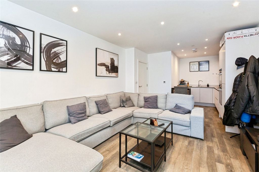 Property photo 3 of 18 Living Room