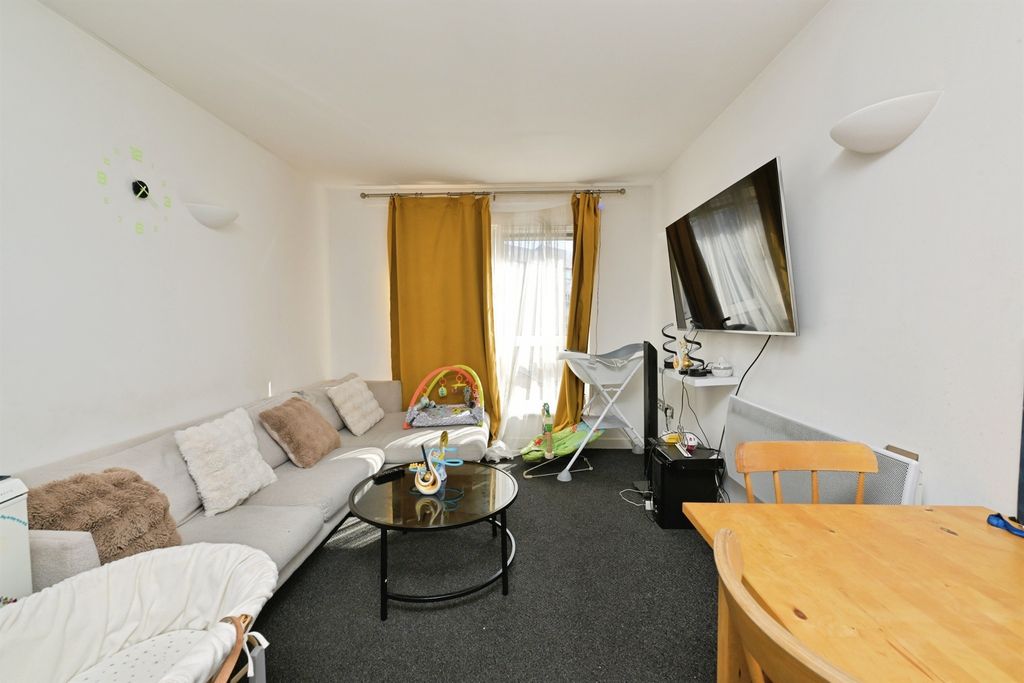 Property photo 3 of 14