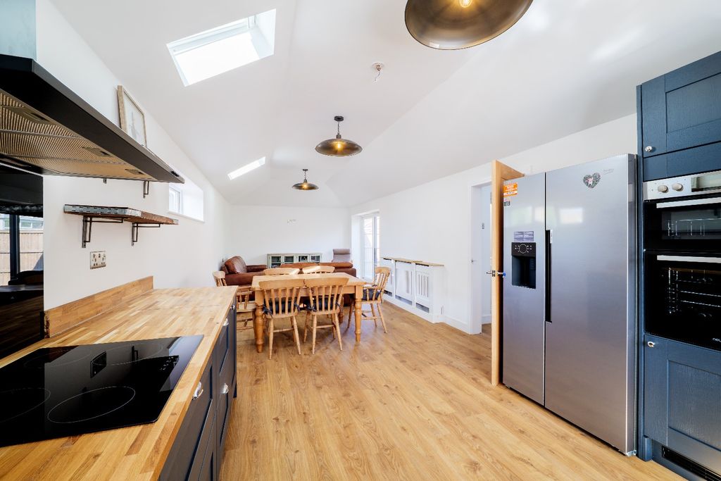 Property photo 3 of 18 5120784