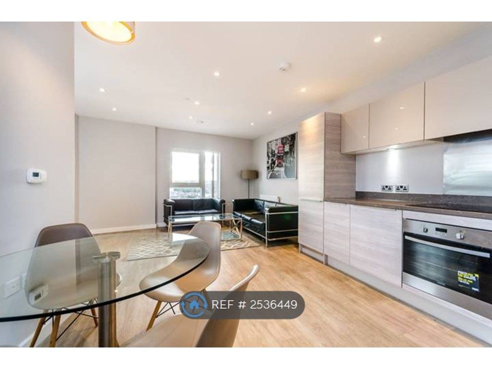 Property photo 1 of 13 Beautiful Lounge &amp; Kitchen