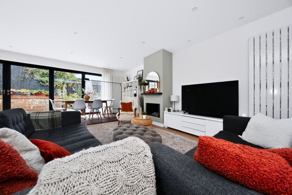 Property photo 3 of 37 5519953