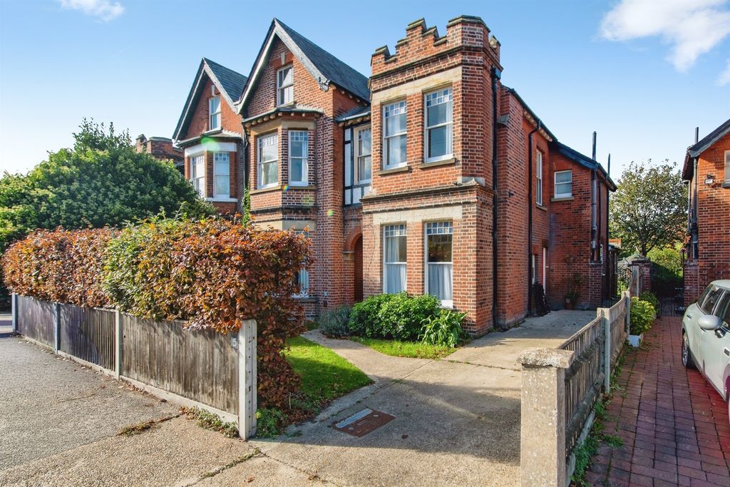 Property photo 1 of 22