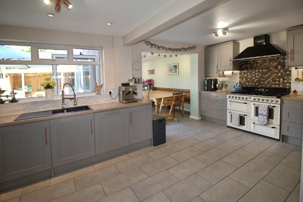 Property photo 2 of 24 Kitchen Dining Area