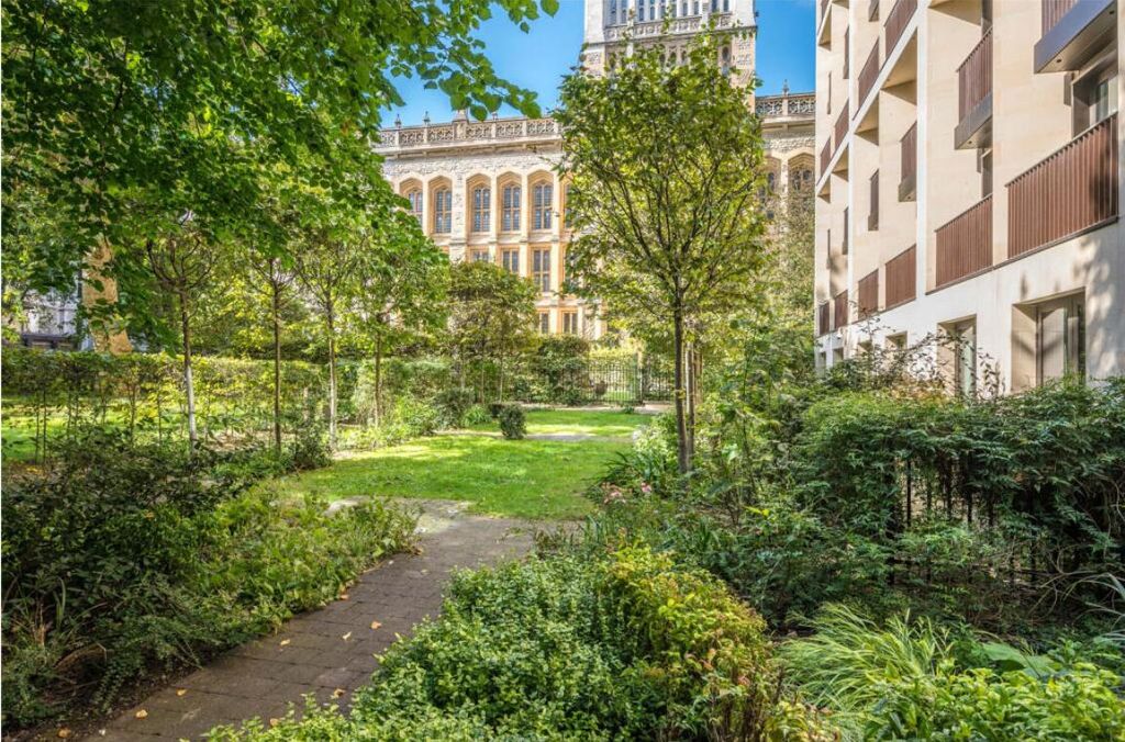 Property photo 2 of 4 Communal Garden