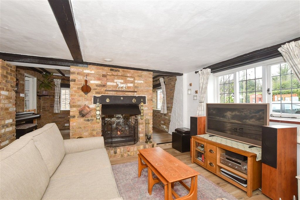 Property photo 2 of 15 Lounge