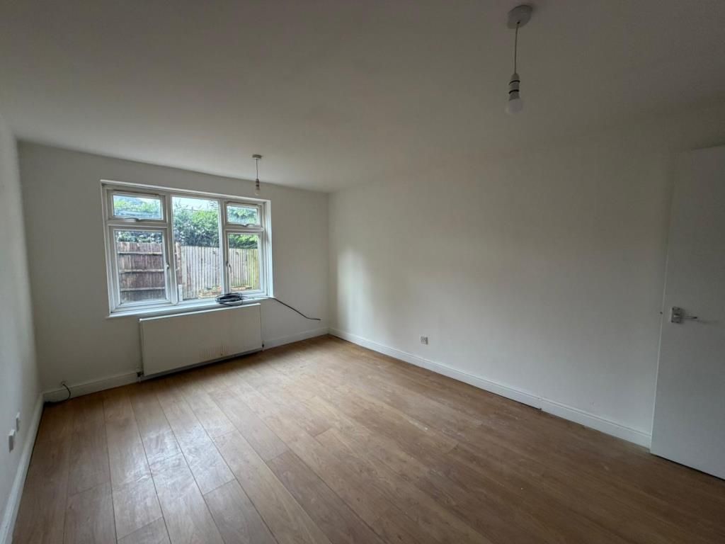 Property photo 2 of 8 Lounge