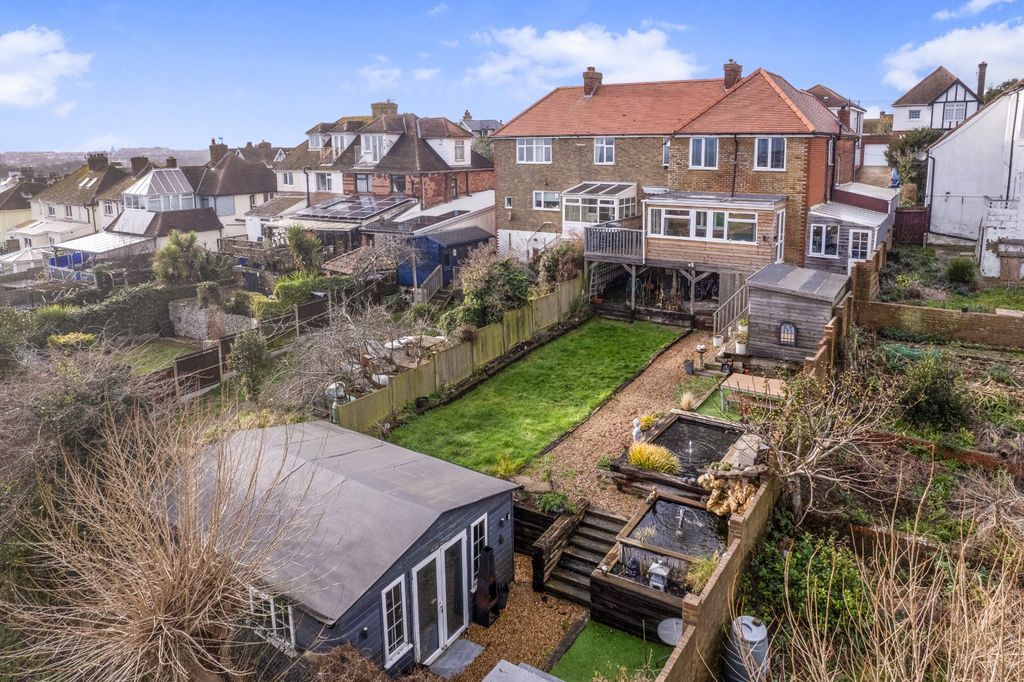 Property photo 2 of 27 Private Garden