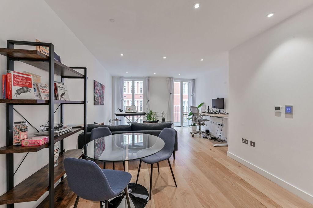 Property photo 2 of 19