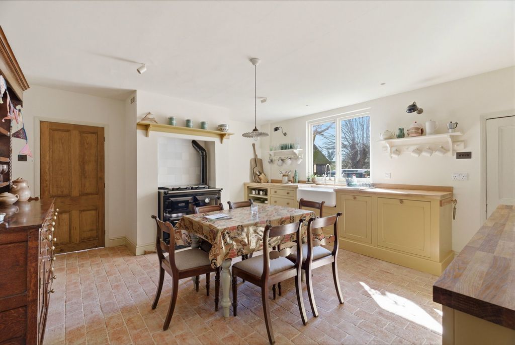 Property photo 3 of 25