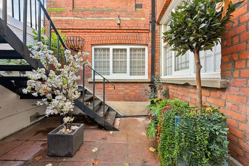 Property photo 3 of 18 Patio