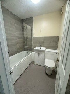 Property photo 3 of 9 Bathroom