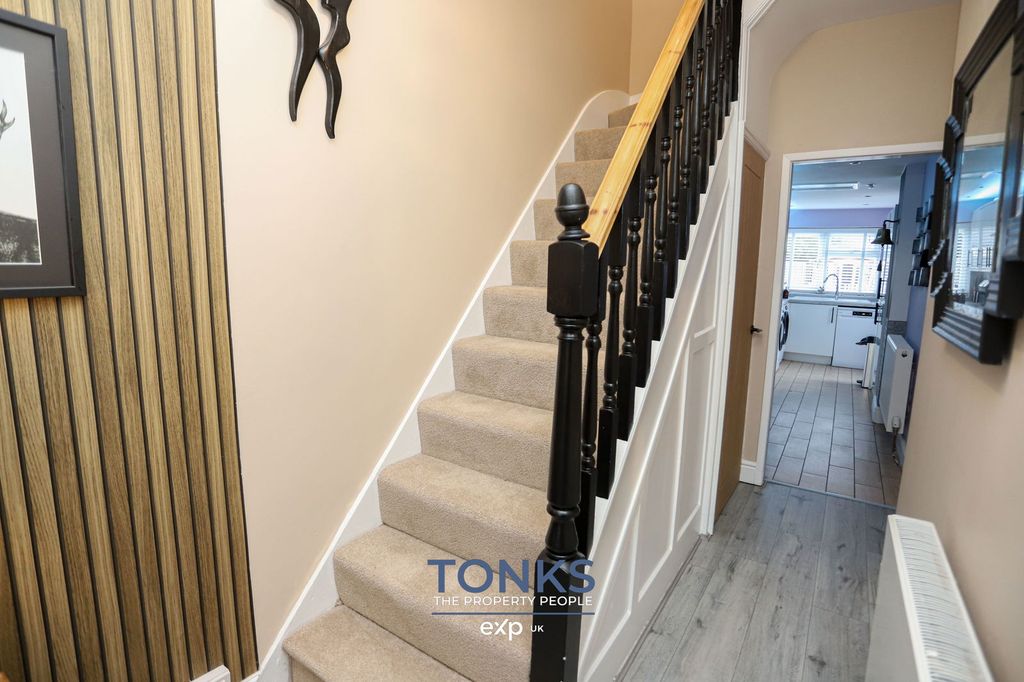 Property photo 2 of 30