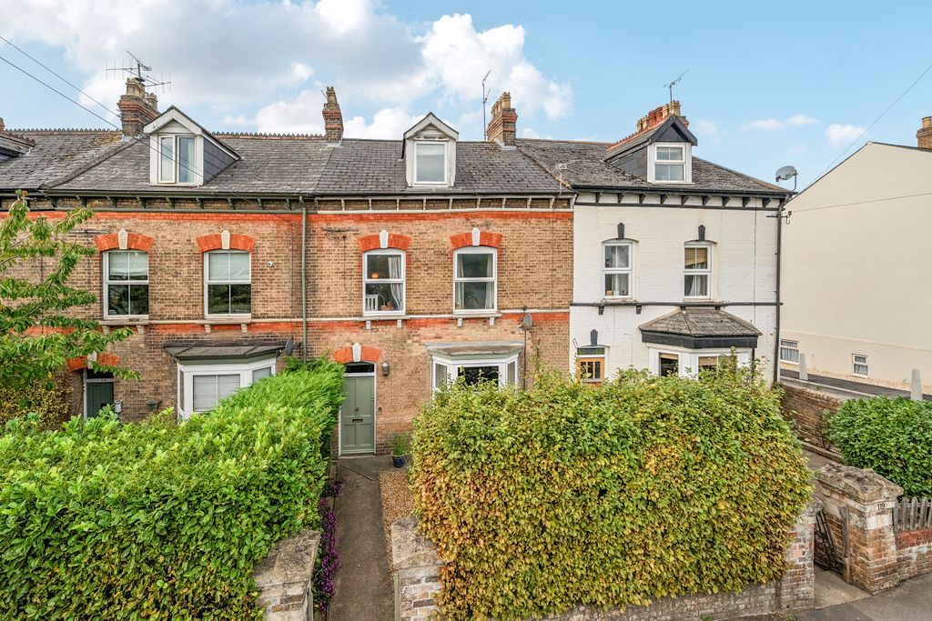 Property photo 1 of 28 .