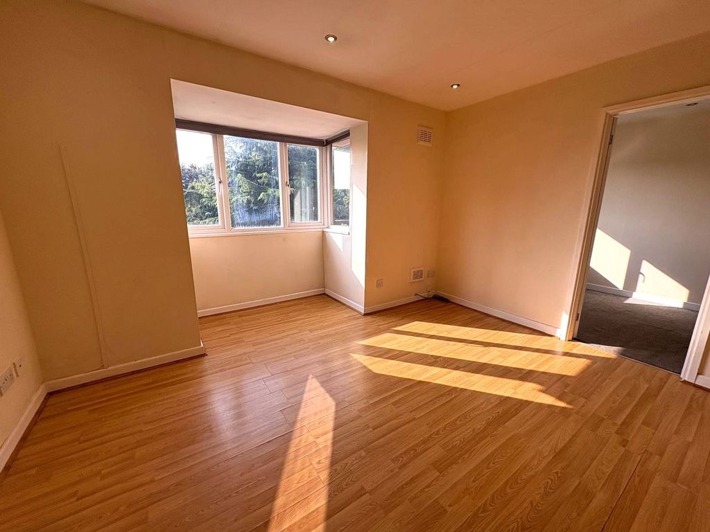 Property photo 3 of 7 Gallery