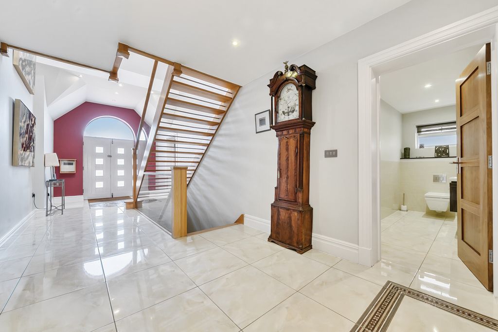 Property photo 3 of 27