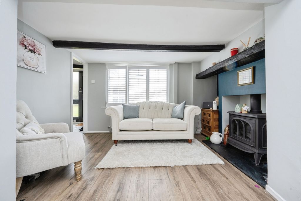 Property photo 3 of 15 Lounge