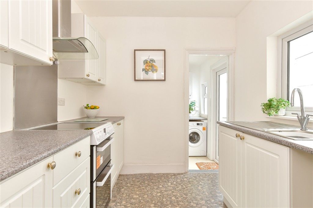 Property photo 2 of 9 Kitchen