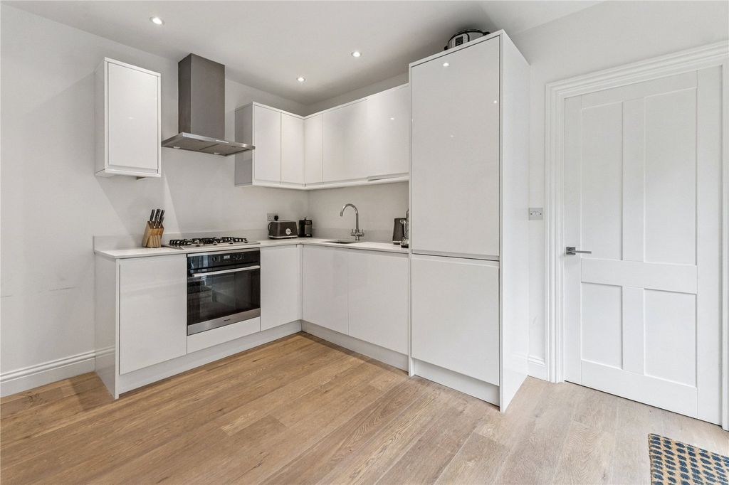 Property photo 2 of 9 Kitchen