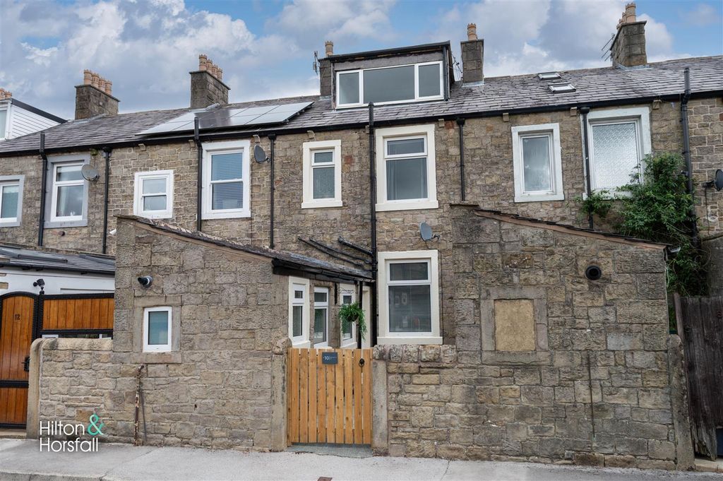 Property photo 1 of 19 Railway Street