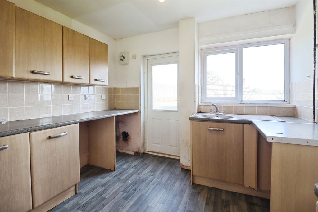3 bed end terrace house for saleYew Tree Close, Cardiff CF5 photo 4