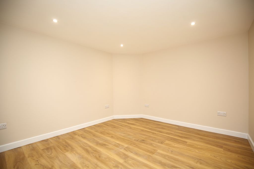 Property photo 3 of 18 4X8A0911