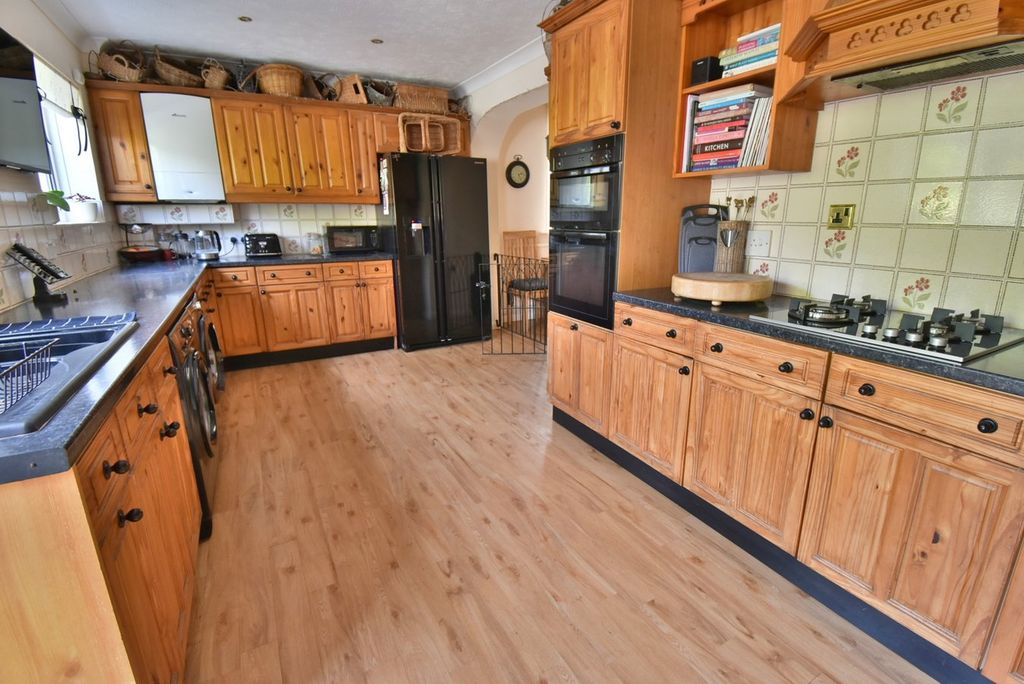 Property photo 3 of 32
