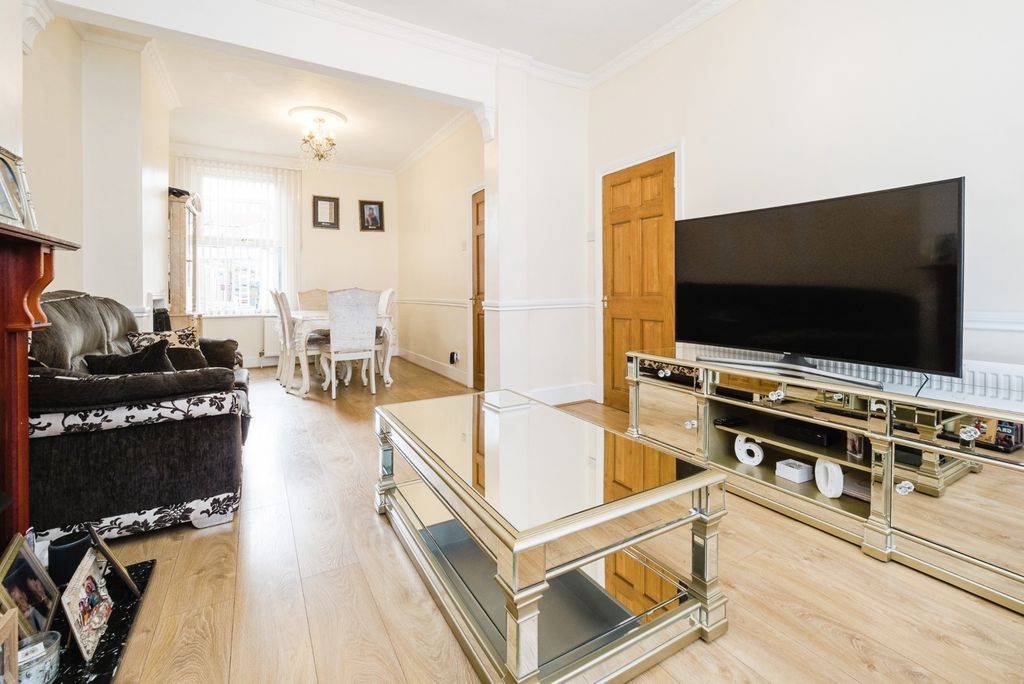 Property photo 2 of 17 Photo