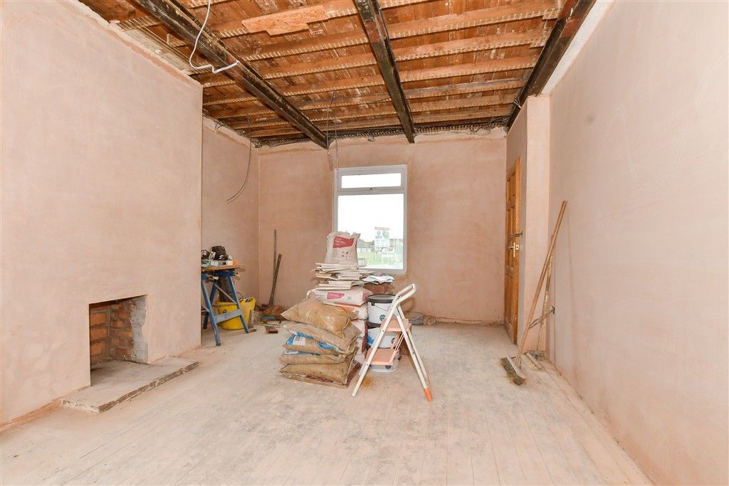 Property photo 3 of 12 Lounge