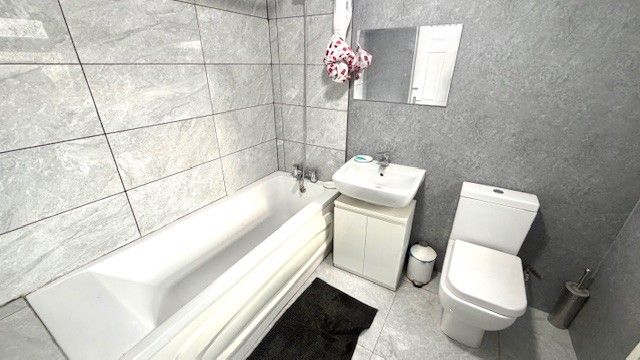 Property photo 2 of 11 Image