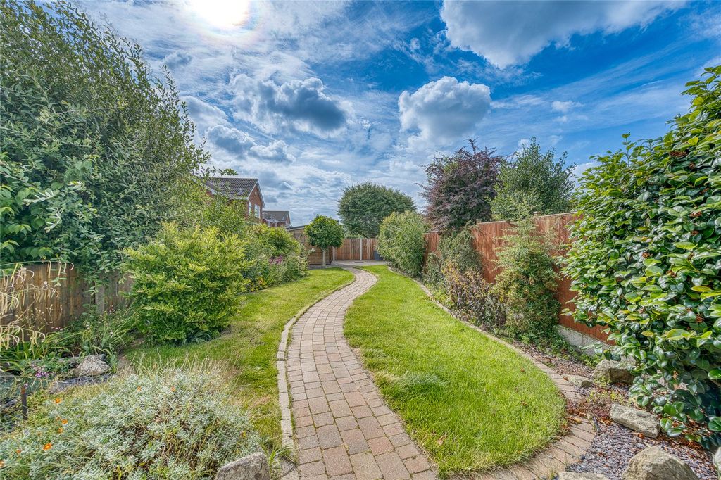 Property photo 2 of 19 Picture No. 12