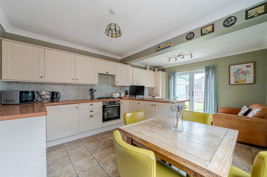 Property photo 3 of 11 1290525-31-682Dce...