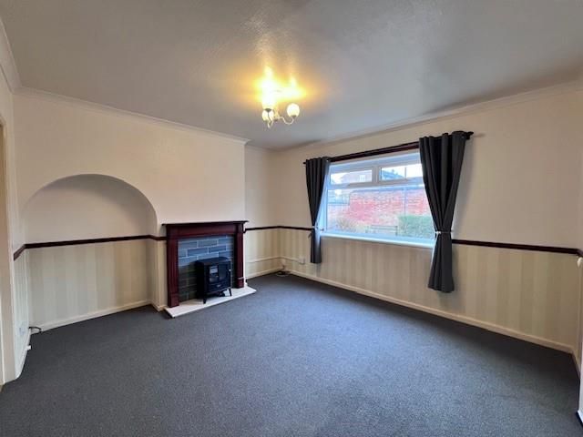 Property photo 2 of 12 68 Laurel Crescent Lounge.Jpg
