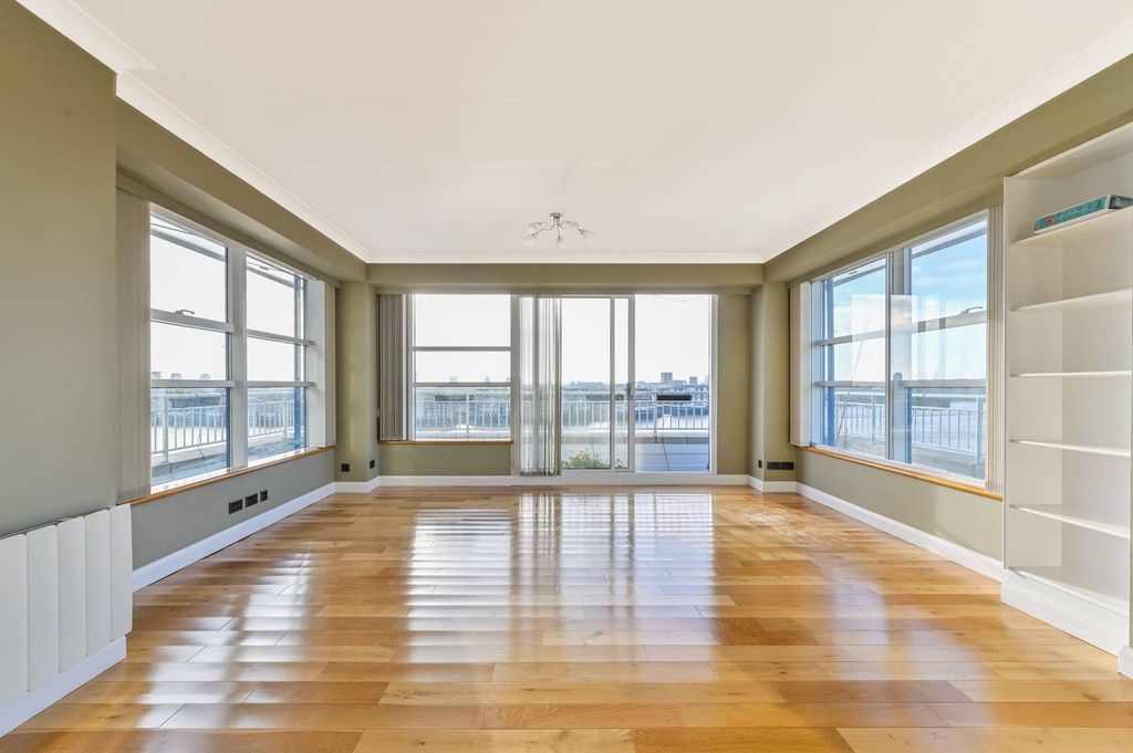 Property photo 2 of 36