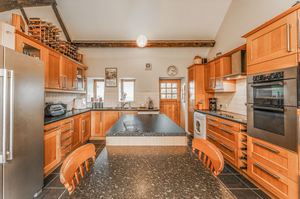 Property photo 3 of 30