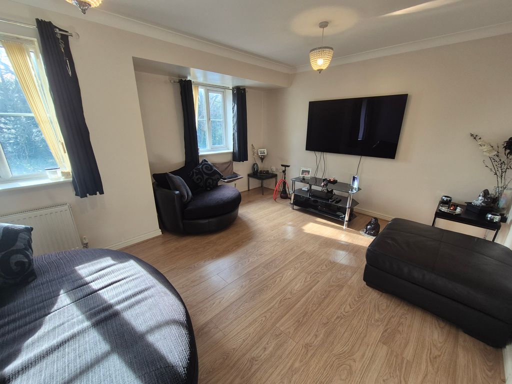 Property photo 2 of 19 Lounge