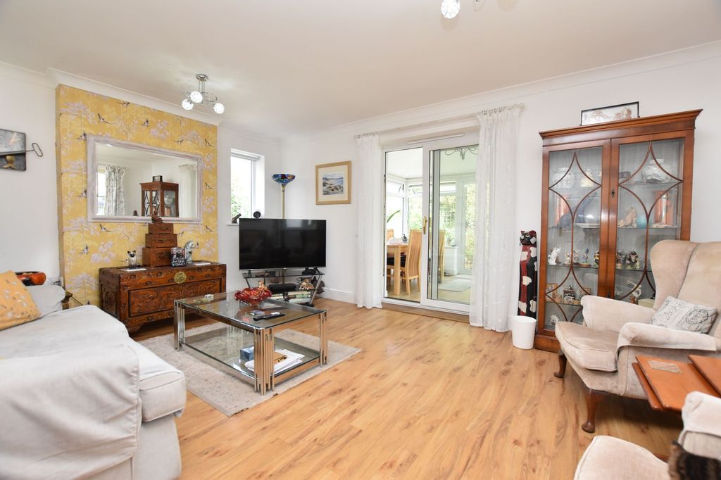 Property photo 3 of 25 Living Room