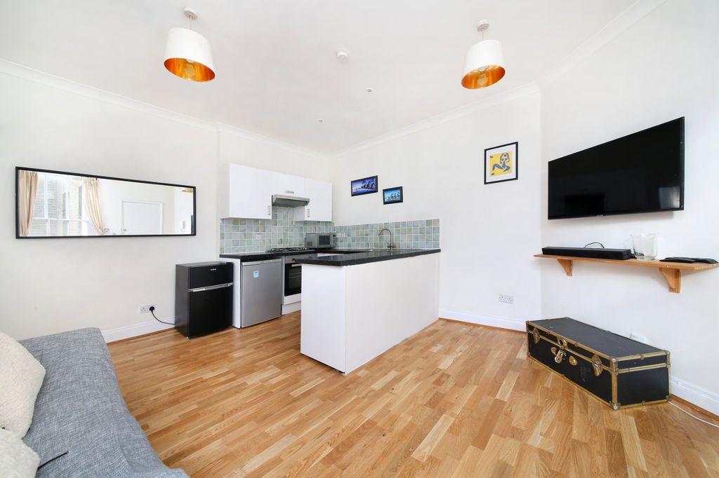 Property photo 3 of 8