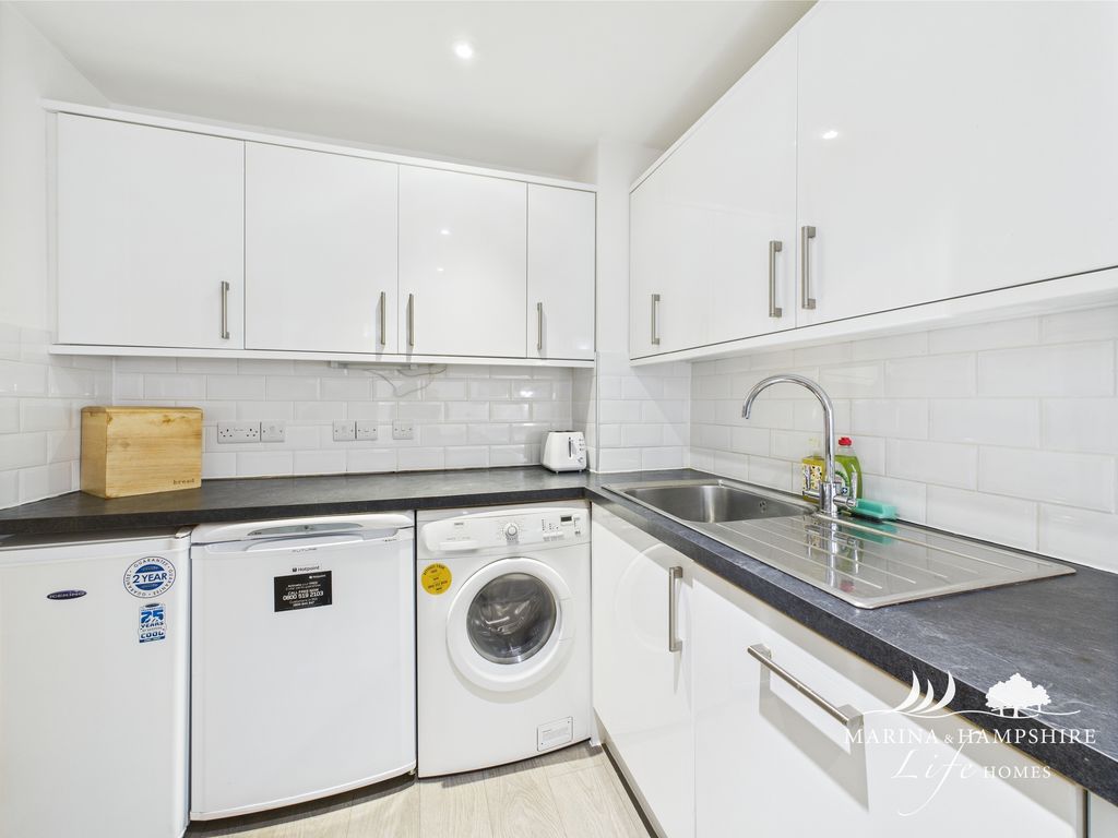 Property photo 3 of 33 Cam03691G0-Pr0053-Still015